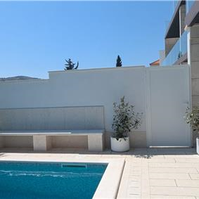 7 Bedroom Villa with Pool and Sea Views near Trogir, sleeps 14